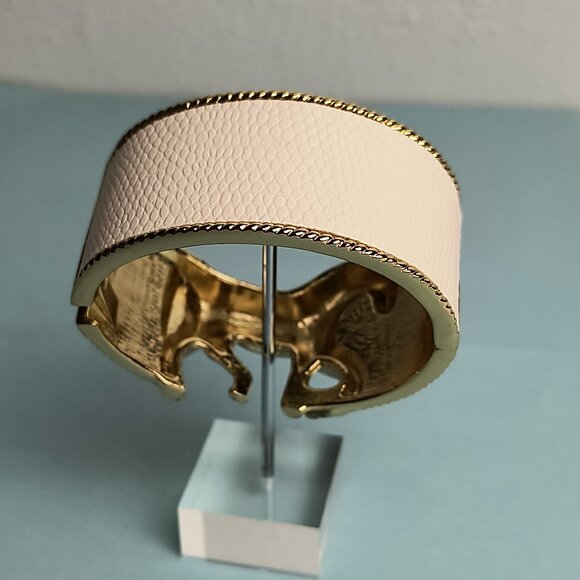 WESTERN GLAM  Y2k Mustang Horse Hinged Cuff Bangle Clamper Bracelet White… - Picture 5 of 9